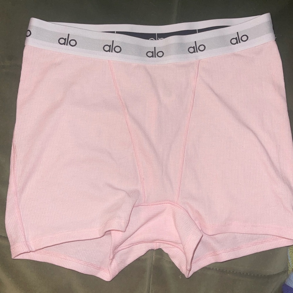 ALO Yoga Icon Ribbed Boyshort in Cotton Candy Pink